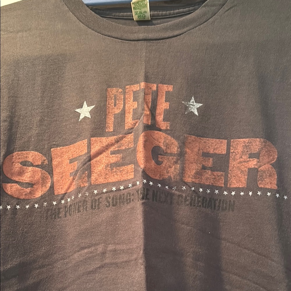Pete Seeger Graphic Tee - gray - Picture 2 of 6